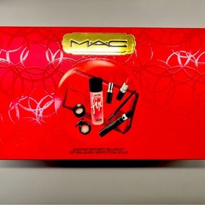 MAC- Bursting with Best Sellers Kit